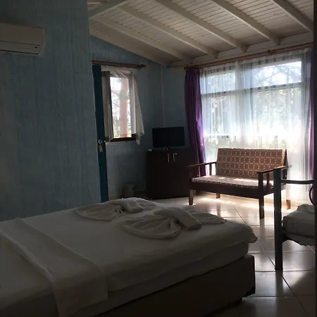 シンボラ ビーチ ホテル 3*